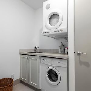 Deluxe Harbourside Three Bedroom Apartment