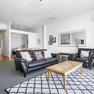 Superior Harbourside One Bedroom Apartment
